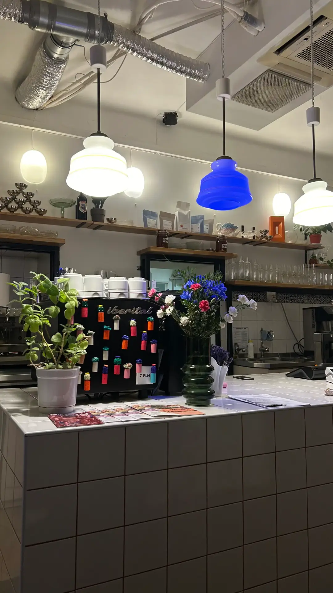 Kawiarnia śniadaniowa i restauracja Przesada wnętrze lokalu