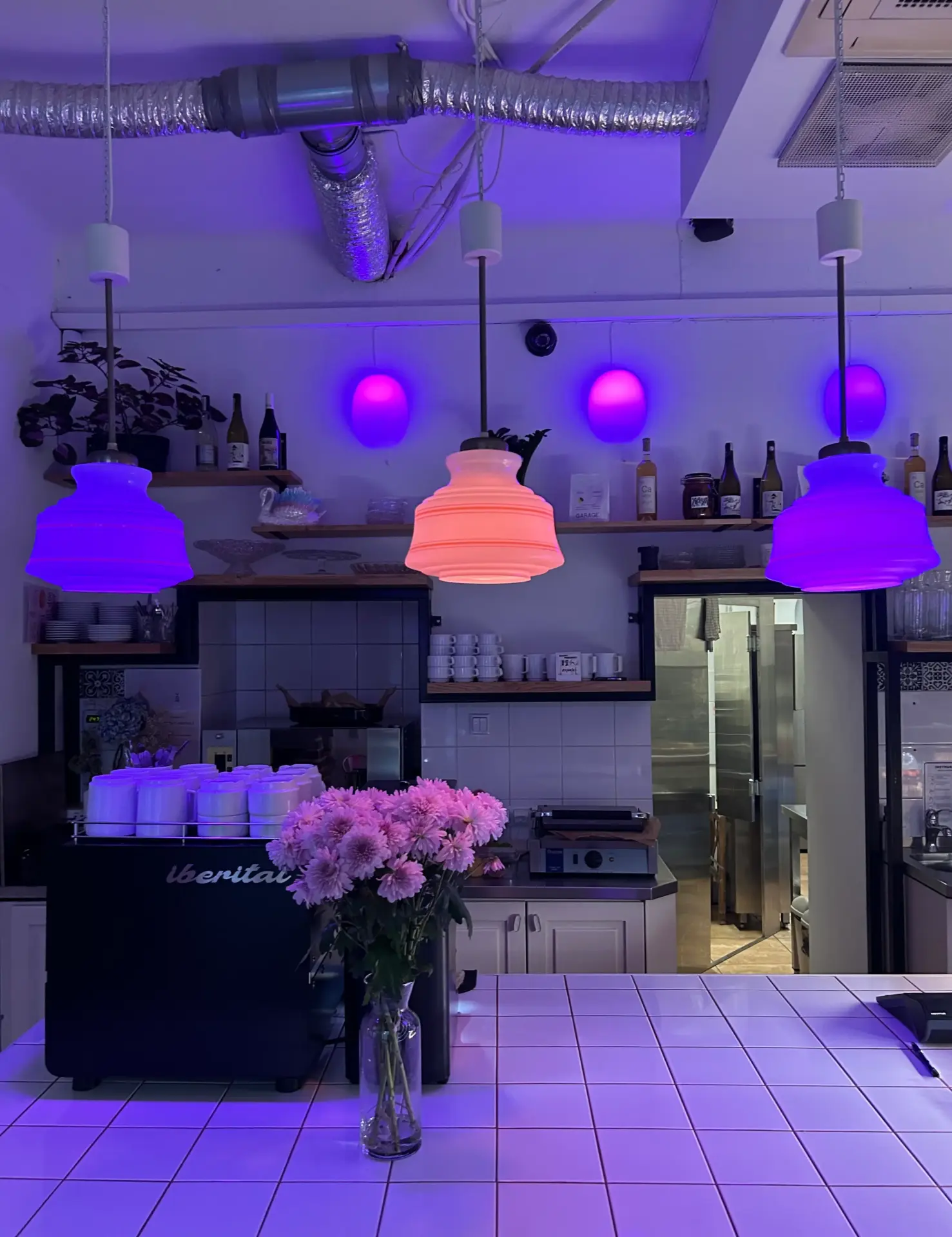 kolorowe wnętrze restauracji Przesada w Krakowie